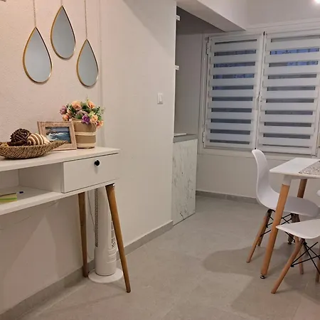 θ-theta Apartament *