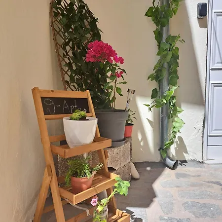 Apartament θ-theta